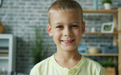 En digital klockas roll i barnets första tid hemma själv